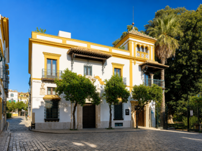 Hotel en el centro de Sevilla: disfrutar del verano desde el Barrio Santa Cruz