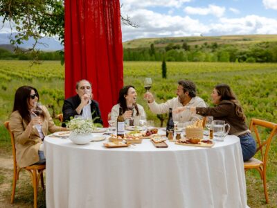 Cuando el vino invita a parar: así es ‘Hechos para sentir’, la miniserie digital de Ramón Bilbao