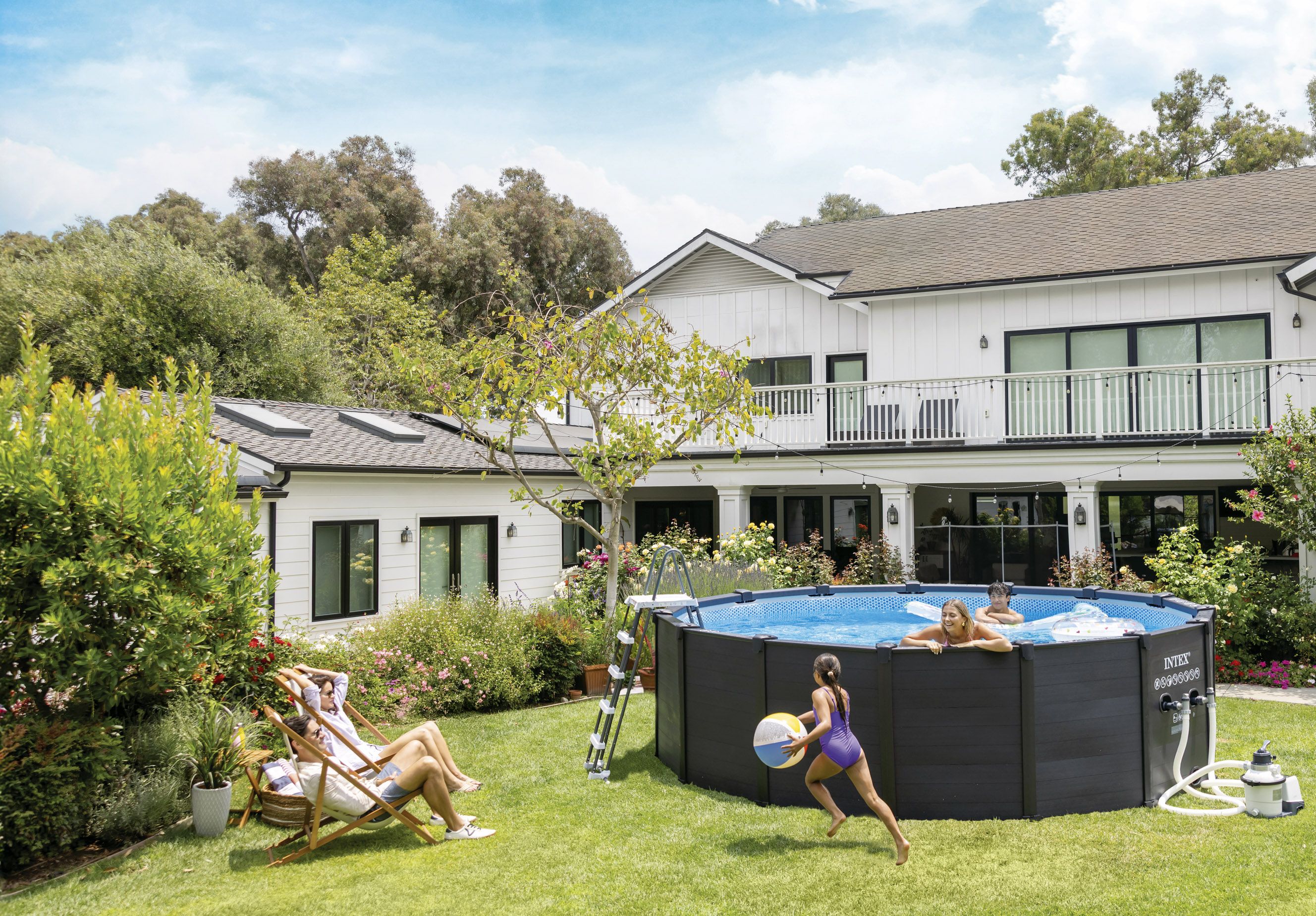 El verano se traslada al hogar: jardines y terrazas se consolidan como los nuevos espacios de ocio familiar