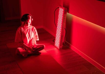 8 razones por las que la luz roja en casa es la ultima obsesión de salud, longevidad, y belleza
