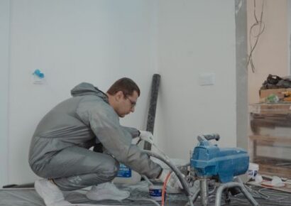 Los edificios antiguos y las comunidades de vecinos marcan el ritmo de la pintura de pisos en Madrid