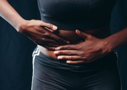 Dolor abdominal que va a más: cuándo puede ser apendicitis