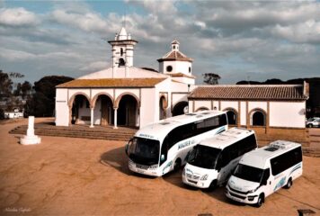 Moguerbus gestiona el transporte de grupos en Huelva tras 50 años de trayectoria