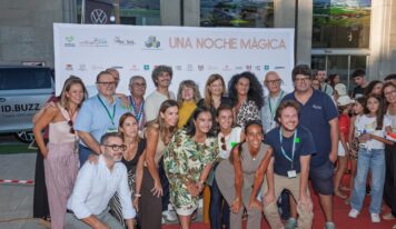 Más de un centenar de pacientes y familiares del Hospital Universitario Virgen de las Nieves disfrutan de una proyección especial de ‘Tres de más’ 