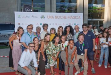 Más de un centenar de pacientes y familiares del Hospital Universitario Virgen de las Nieves disfrutan de una proyección especial de ‘Tres de más’ 