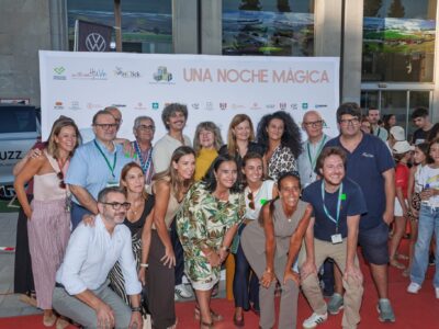 Más de un centenar de pacientes y familiares del Hospital Universitario Virgen de las Nieves disfrutan de una proyección especial de ‘Tres de más’ 