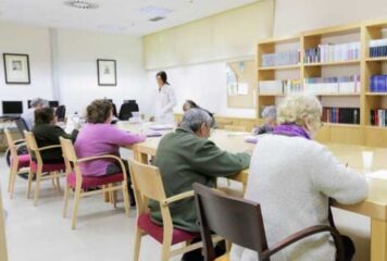 Familias evalúan criterios para elegir una residencia de ancianos en Sevilla ante la evolución del modelo residencial