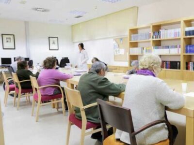 Familias evalúan criterios para elegir una residencia de ancianos en Sevilla ante la evolución del modelo residencial