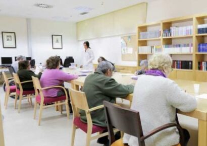 Familias evalúan criterios para elegir una residencia de ancianos en Sevilla ante la evolución del modelo residencial