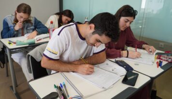 Carlos V Education refuerza la preparación de exámenes oficiales de inglés en Sevilla