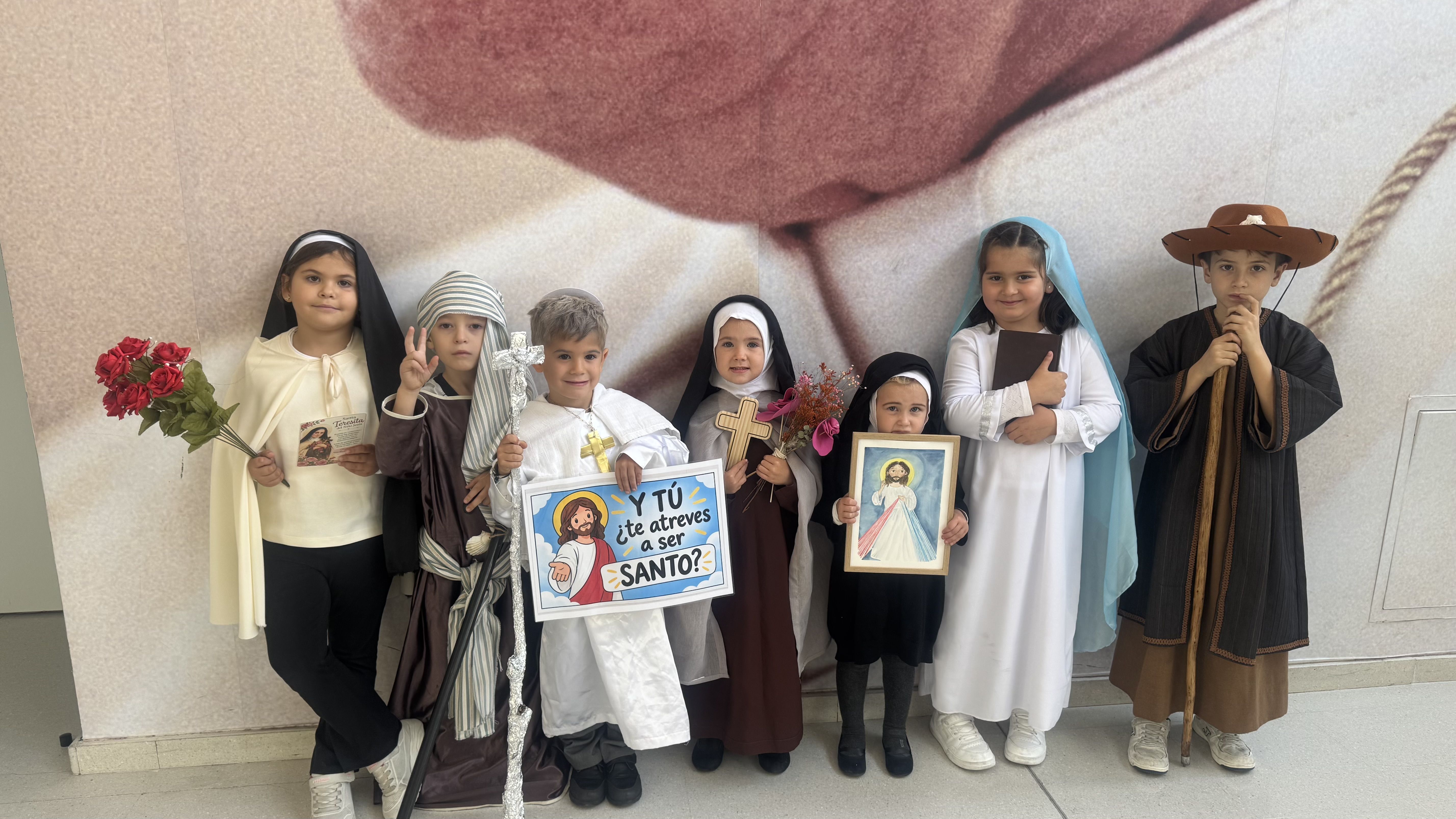 El Colegio Juan Pablo II de Parla celebra Holywins: disfraces de santos para celebrar la vida
